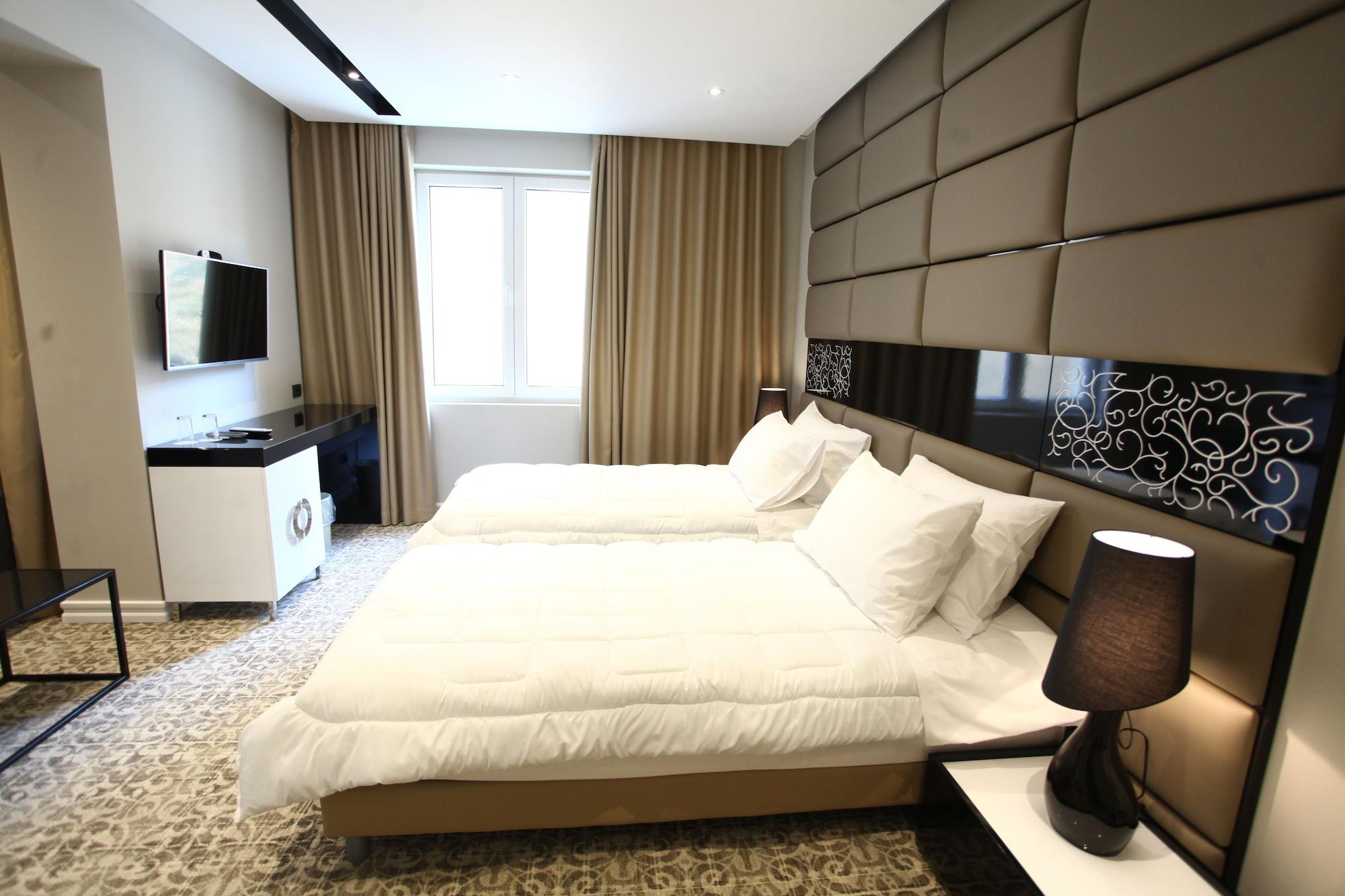 Senator Hotel Tirana Kültér fotó