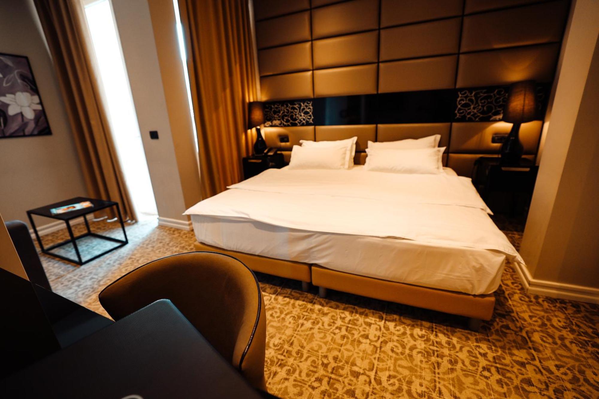 Senator Hotel Tirana Kültér fotó