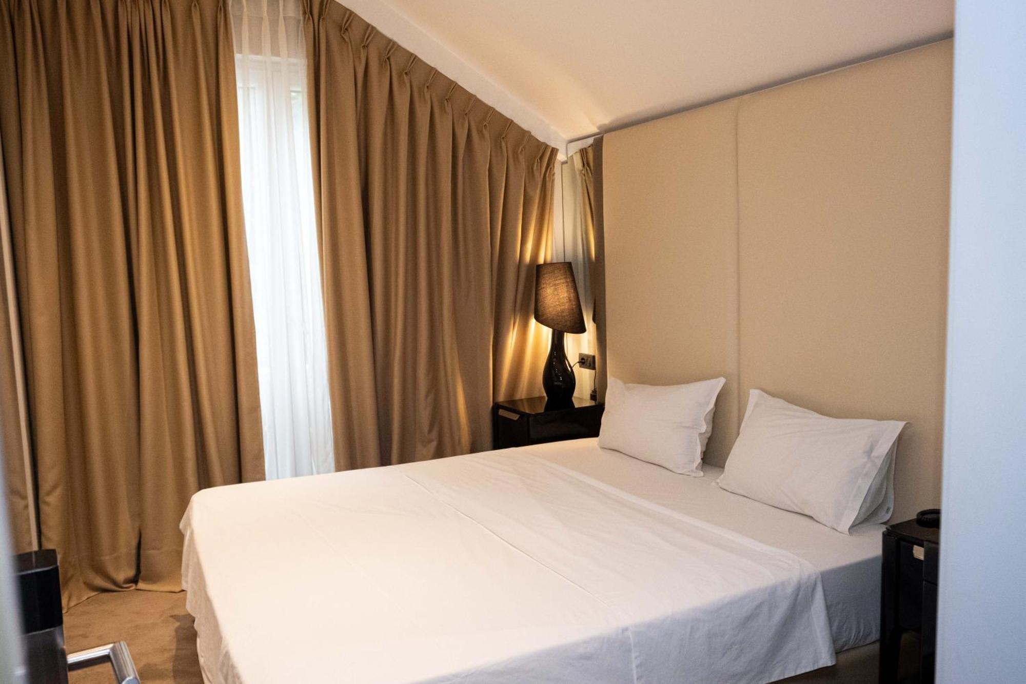 Senator Hotel Tirana Kültér fotó